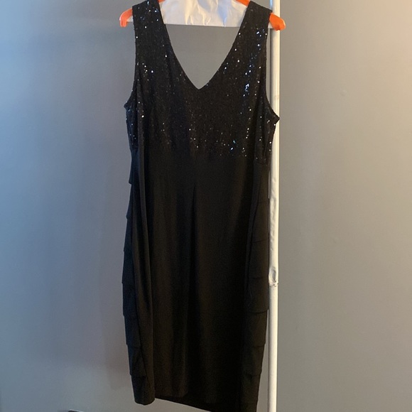 Dress - Picture 4 of 4